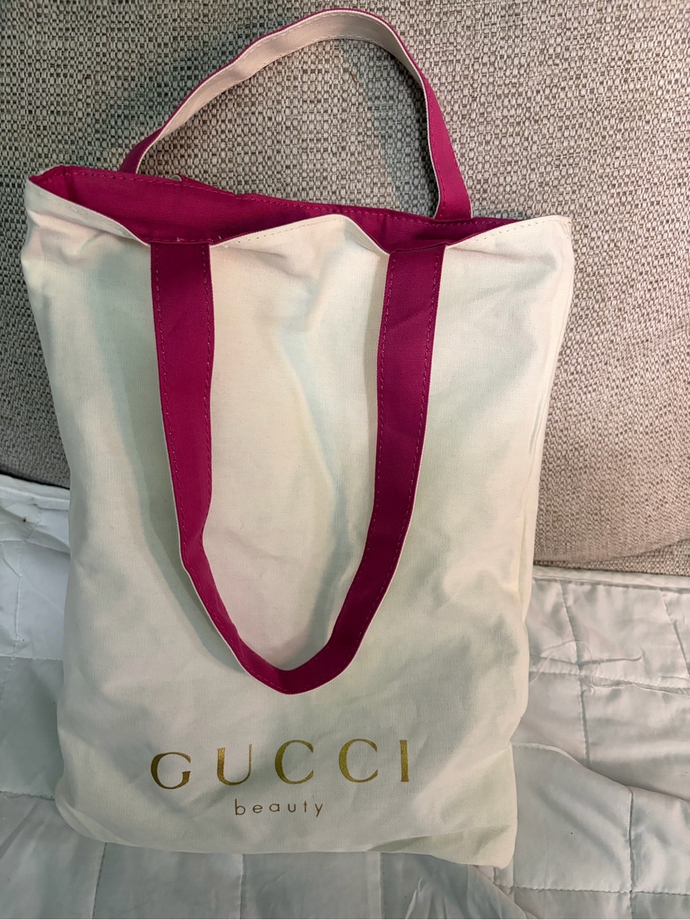 Magenta Gucci Beauty Canvas Tote with Gold Logo - Picture 6 of 9